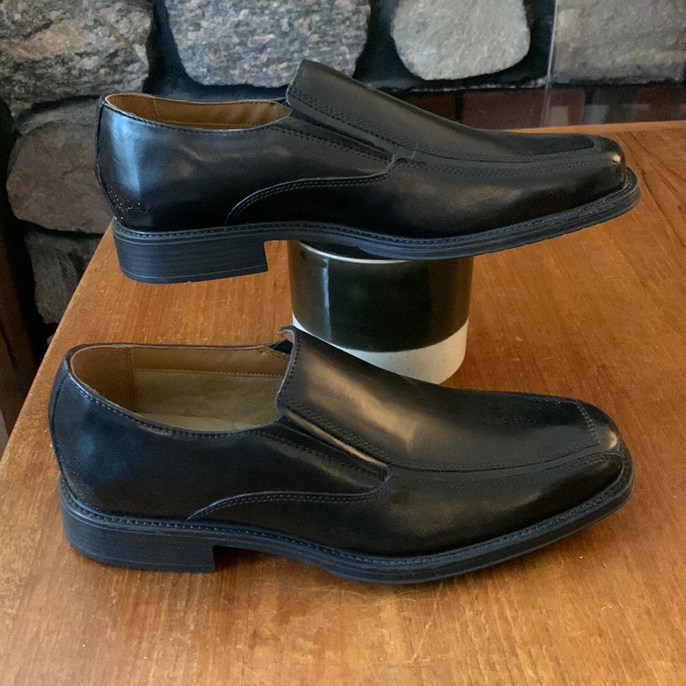 Size 9.5 Clark’s Briggs Free leather loafers